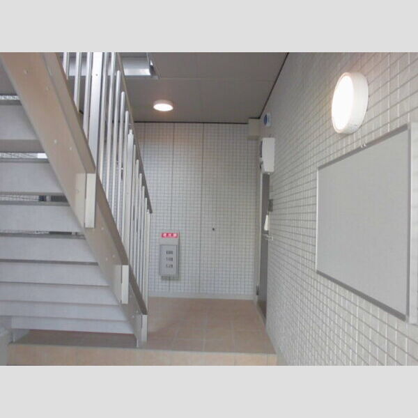 クリスタ　B エントランス内部