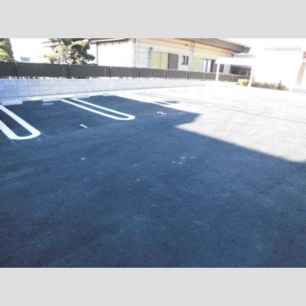 ロワイヤルコーポ 駐車場