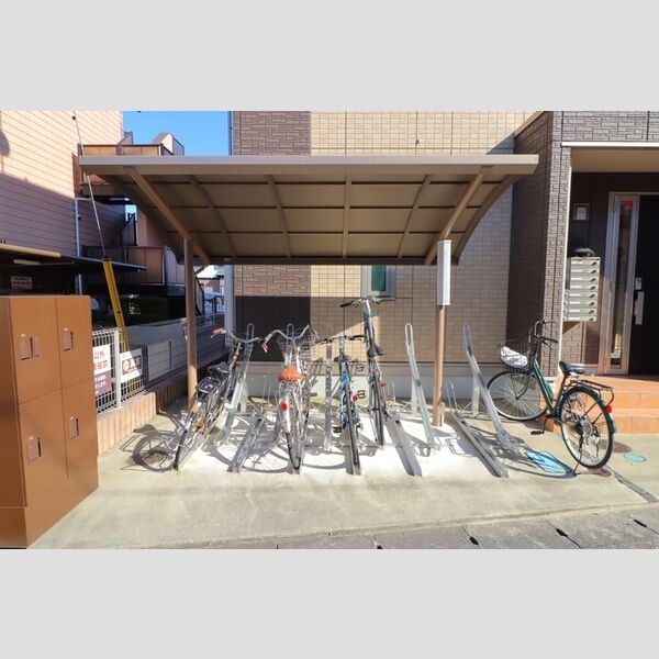 クレスト登戸 駐輪場