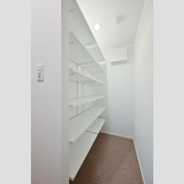 ロイジェント西新井0606号室 玄関