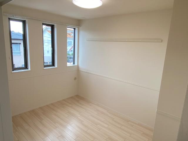 ソラーレ市川 洋室