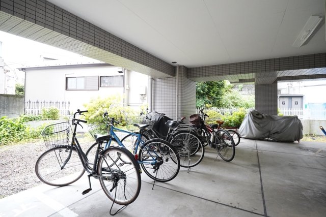 シティハイツ新大塚8階 駐輪場