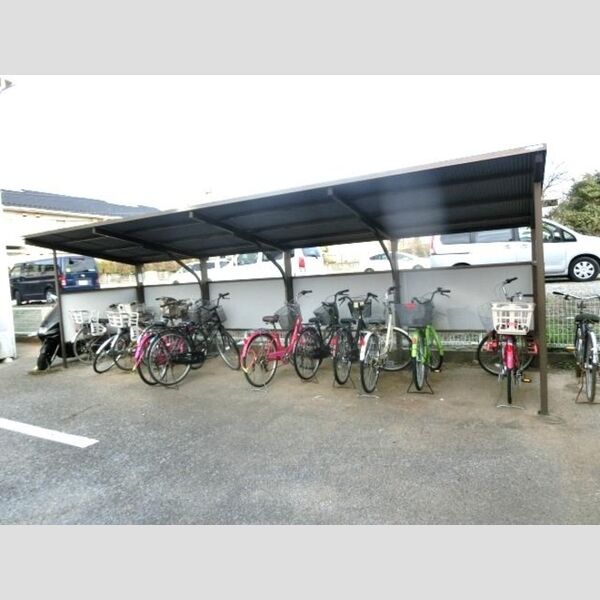 ファーストヴューラ　八番館 駐輪場