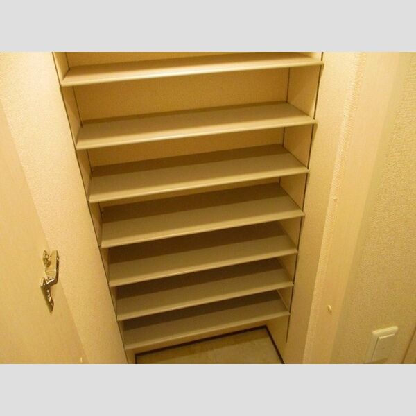 ヌーボイナリ金沢 シューズクローク