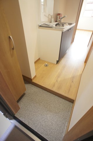 ルミエール・エタンセル　サンク0102号室 玄関です