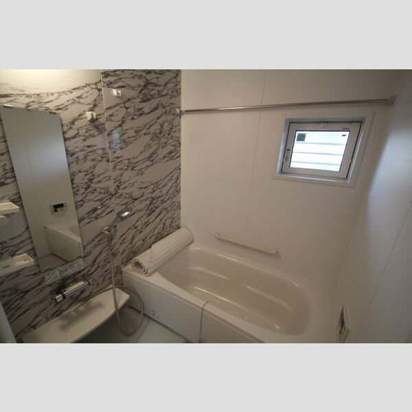 フローラ 浴室は独立!もちろん追い焚き機能も付いています!