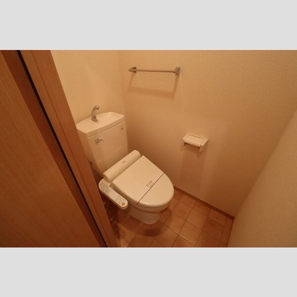 セジュール梨香101号室 トイレ　温水洗浄暖房便座