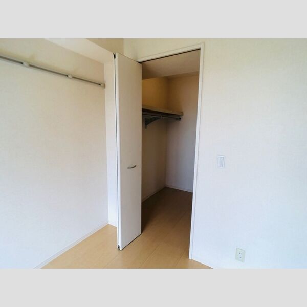 ヴェルドミール103号室 ウォークインクローゼット