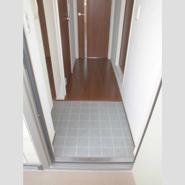 フェアリーシャトー303号室 玄関