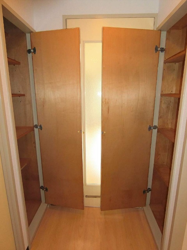 ドミシル池袋1階 嬉しい廊下の収納つき