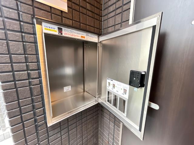 リノナル203号室 宅配BOX