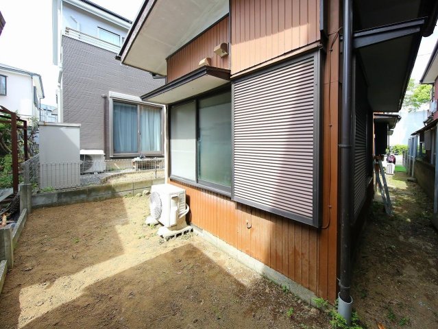 ファングリーン平塚 西側の庭