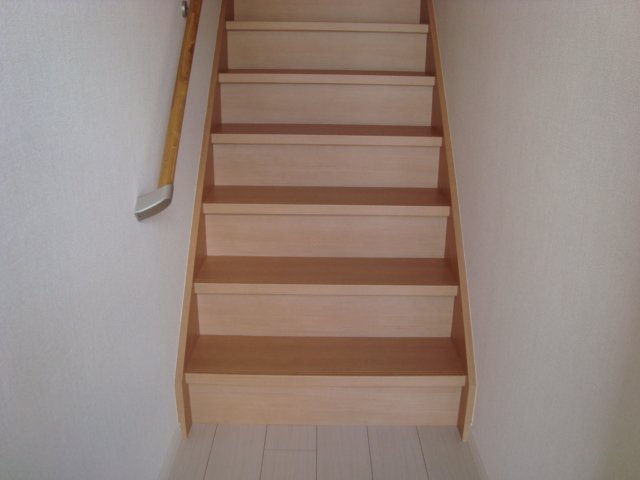 フレグランス明幸205号室 階段