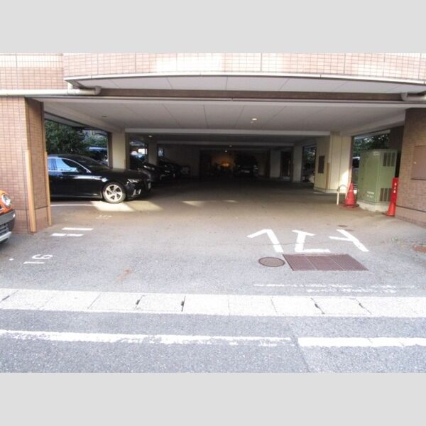 メゾン・ヴィクトワール 駐車場(要空き確認)