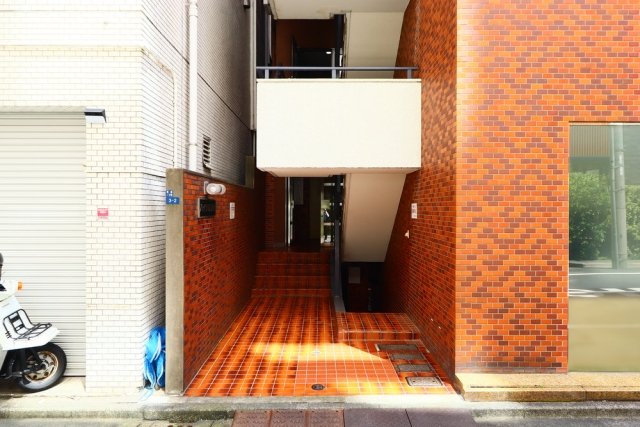 ハイツ新富町 エントランス