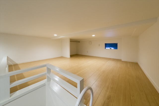 ＲＯＵＴＥ　ＯＮＥ　平塚 ロフト付き　ハンガースペース