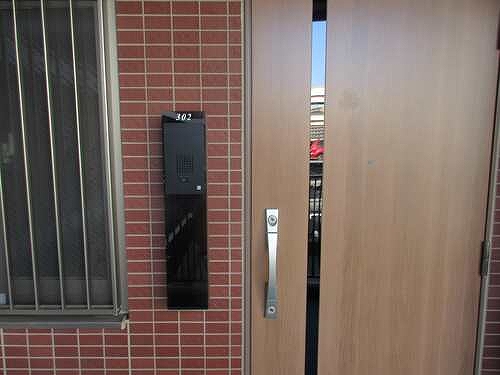 ソライエ葛飾小菅3階 共有部からの302号　※2026年4月の写真