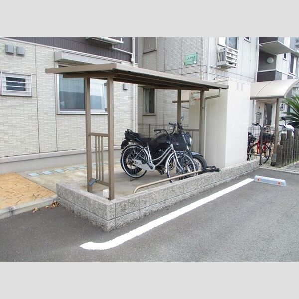 イルマーレ 駐輪場