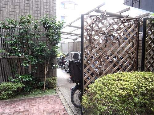 リヴィエルバーグ西大島4階 駐輪場　※2025年6月撮影