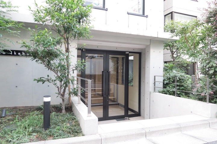 Fika池袋3階 エントランス