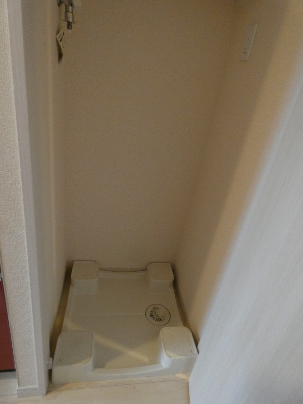 シュールフローレ 洗濯機置場