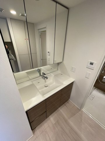 ガーラ・ステーション川崎久地4階 広い洗面スペース