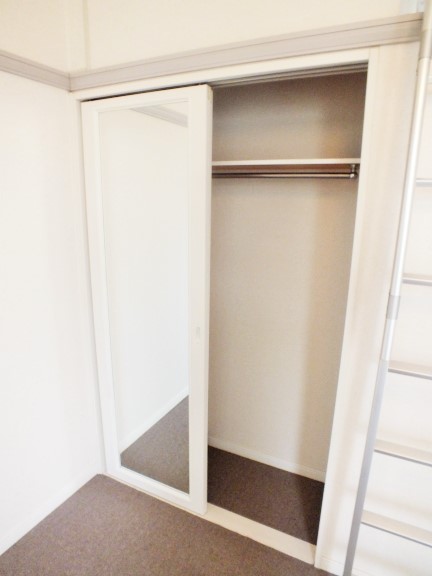 レオパレスＮ．Ｋ 姿見付き収納