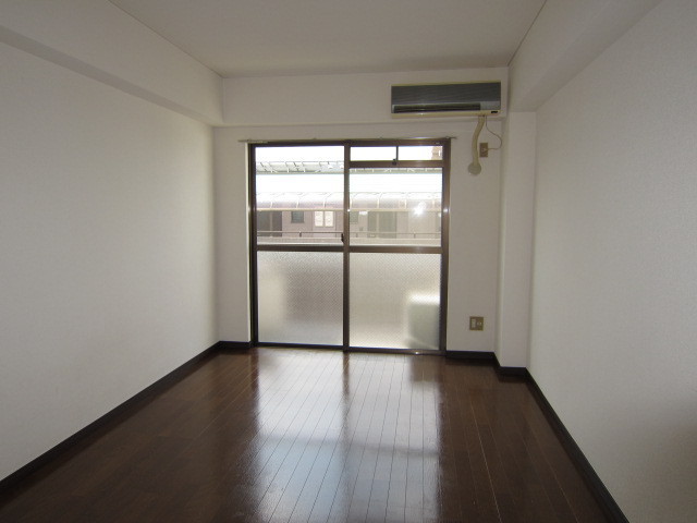 ヴェリテ三園2階 洋室