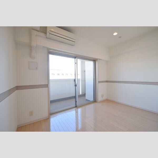 ロイヤルパークス西新井1023号室 居室