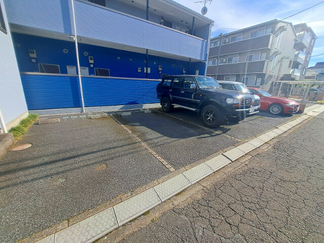 メゾン・ヴェルデ 駐車場