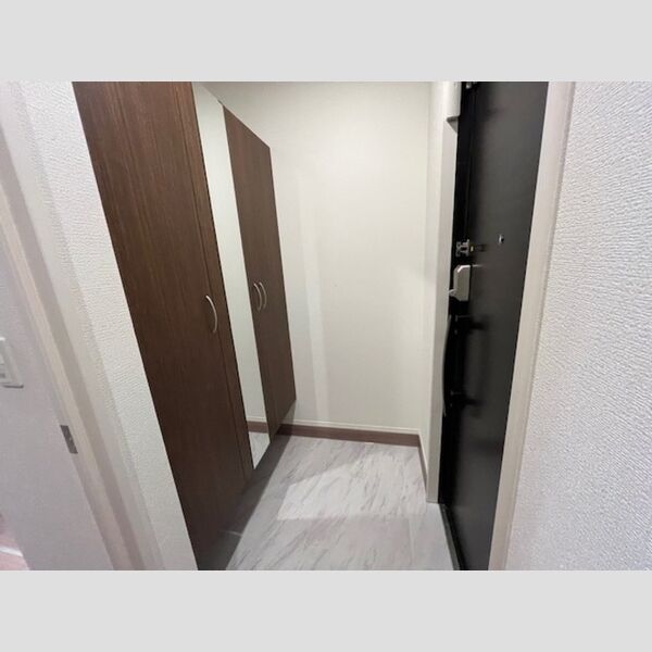 ルリアン西寺尾Ⅰ101号室 玄関