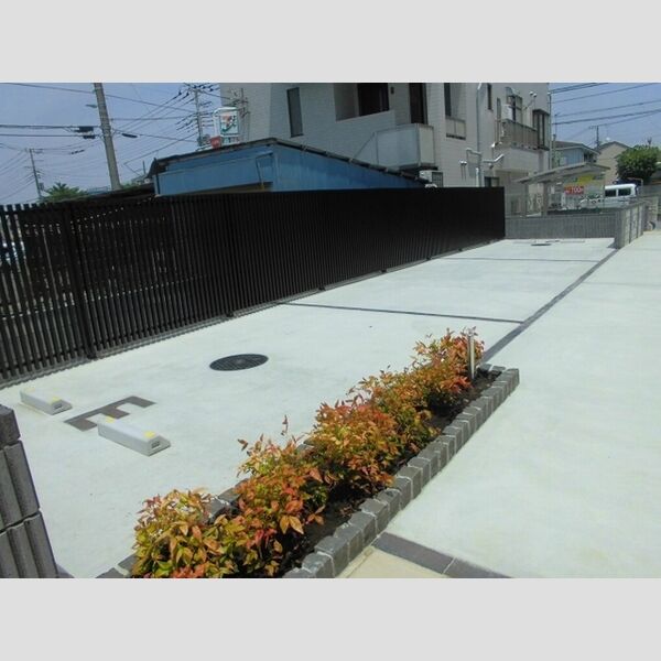 グランフォルト高砂201号室 駐車場