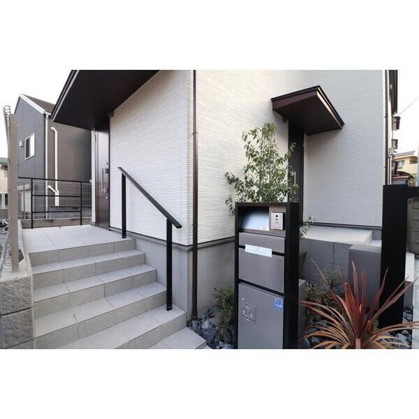 磯子区杉田2丁目賃貸 エントランス