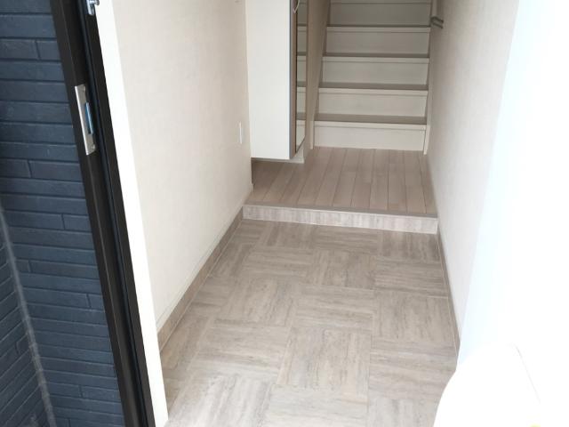 ツー・ヒル・ライブ203号室 玄関