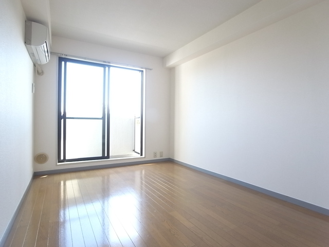 ベルジェ世田谷区役所前 居室