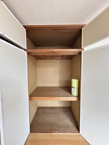 フラット井土ヶ谷1階 収納