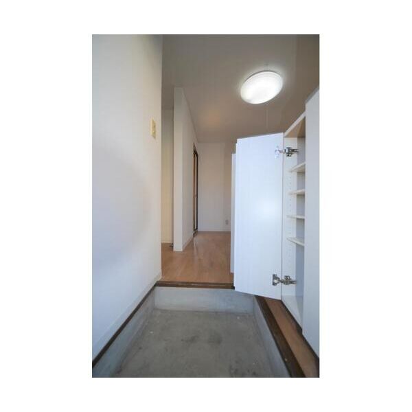 レプリントンハイツA棟 玄関