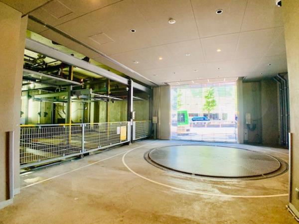 イニシアイオ西麻布 駐車場