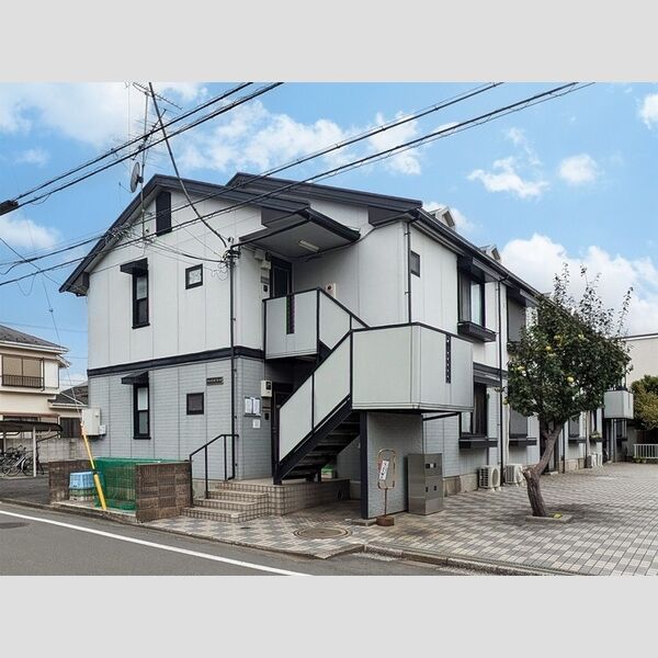 クウィンスコート102号室 建物外観