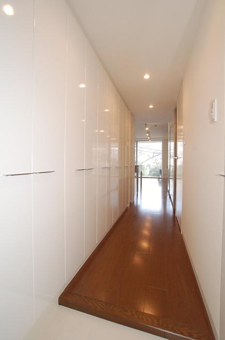 グランドコンシェルジュ都立大学1階 玄関