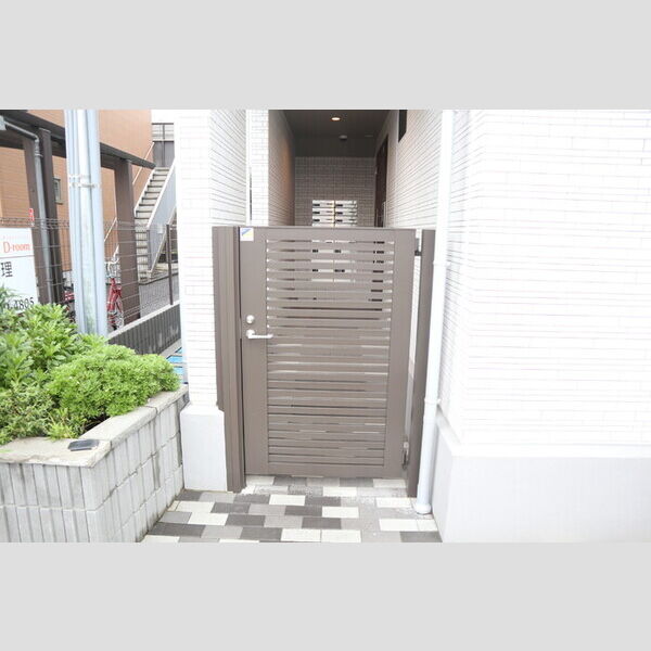 パルナシウス301号室 エントランス