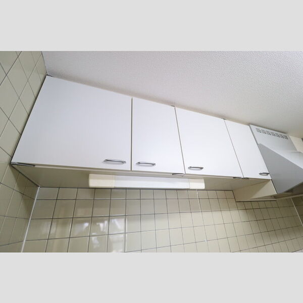 フェアール習志野302号室 キッチン収納