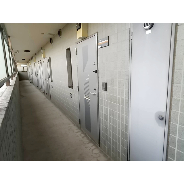 第2成城島田マンション106号室 玄関