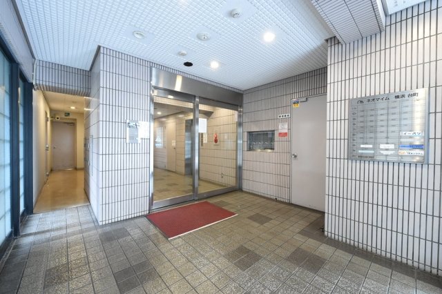 ネオマイム横浜台町10階 エントランス