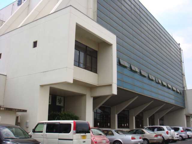 ラヴィグレイス 福生市中央体育館まで588ｍ