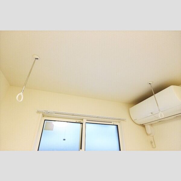 オークツリー101号室 室内物干し