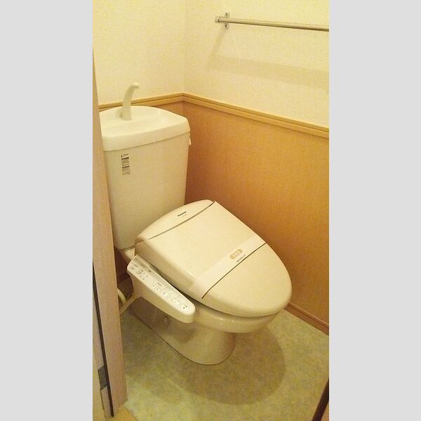 バニュルスⅣ303号室 温水洗浄暖房便座