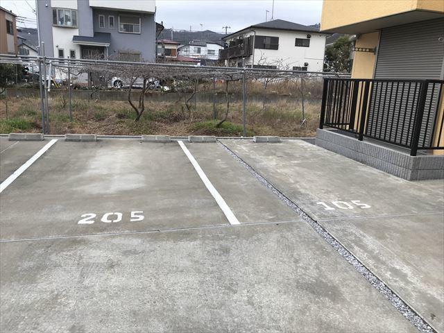 プリムローズＢ1階 駐車場