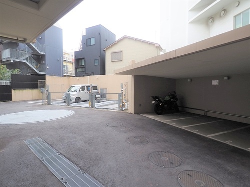 サンウッド広尾 敷地内駐車場