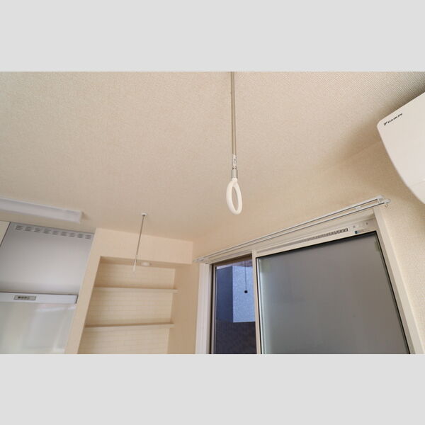 クレール203号室 室内物干しがついています